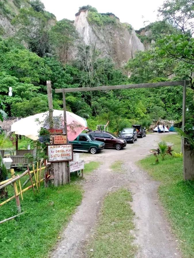 Tapian Ratu Camp Real Bukittinggi Kültér fotó