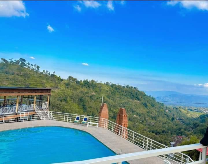 Tapian Ratu Camp Real Bukittinggi Kültér fotó